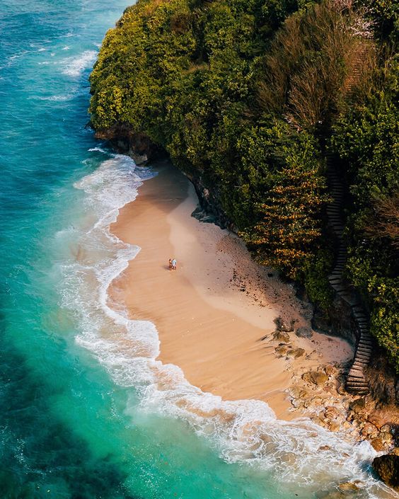 10 Rekomendasi Wisata Alam di Pulau Jawa yang Menakjubkan