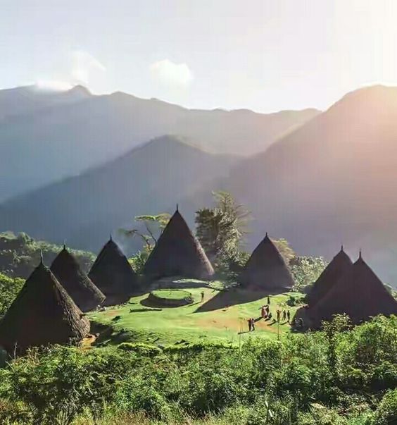 Mengenal Nusa Tenggara Timur: Wisata Etnik di Timur Indonesia